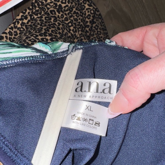 A n.a green tropical leaf bandeau flounce bikini top with removable strap XL NWT - Picture 13 of 13